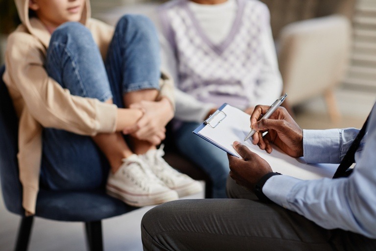 girl sitting during therapy